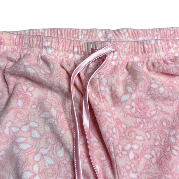 Carroll Reid pyjamas,sleepwear set.Pink flannel ,floral embroidered ,satin trim - Picture 9 of 14